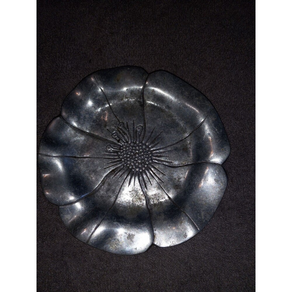 Poppy flower shaped plate
